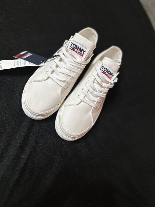 Бели кецове Tommy Jeans