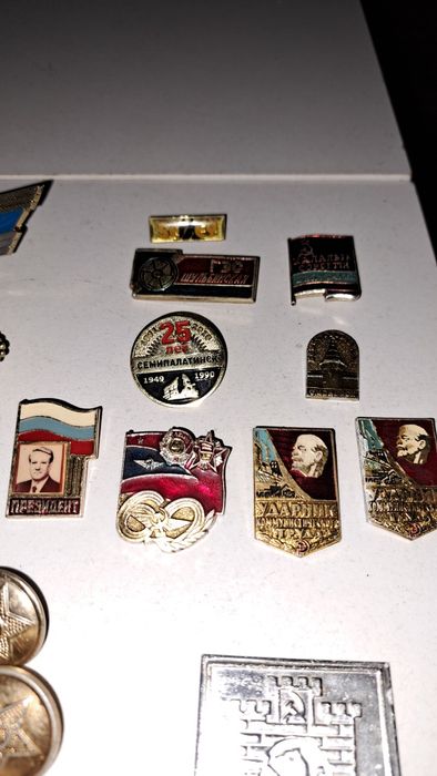 Значки разные для коллекции