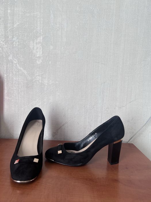 Женские туфли на каблуках