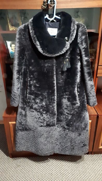 Продам шубу,мутон с норкой.