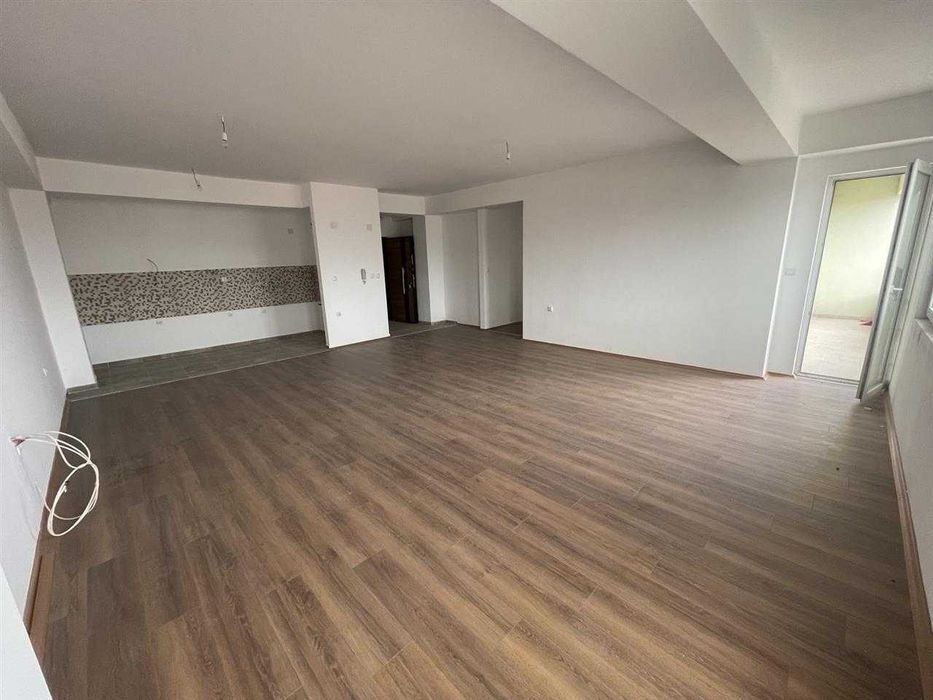 Дава се под наем Тристаен апартамент в Пловдив, Остромила - 95 кв.м за 300.9 € - Снимка #1