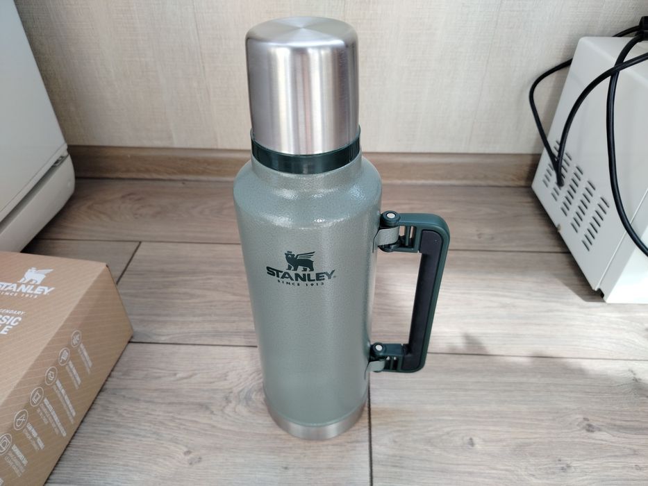Термос Stanley classic bottle 1.9L