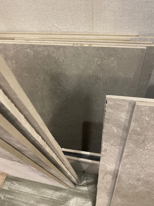 Отдам бесплатно остатки кафеля.