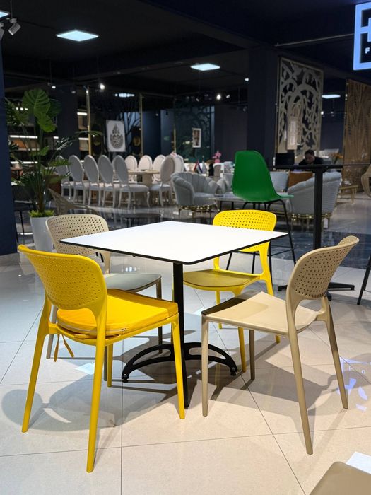 Plastmassa stol stullar. Пластиковые столы и стулья