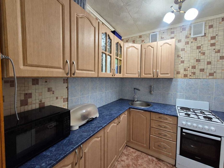 Продам 4 комн квартиру на 6 мкр