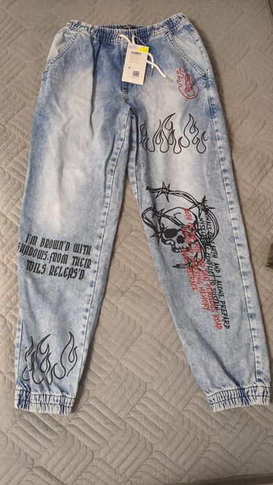 Молодежные джинсы