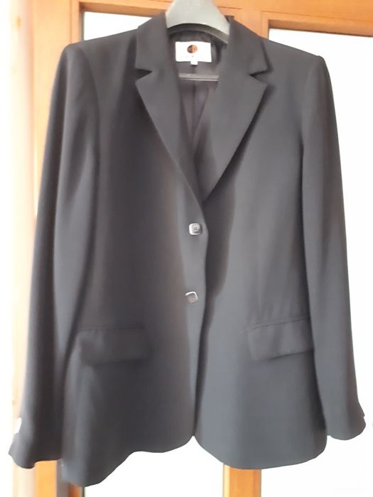 Vand sacouri dama in stare f buna