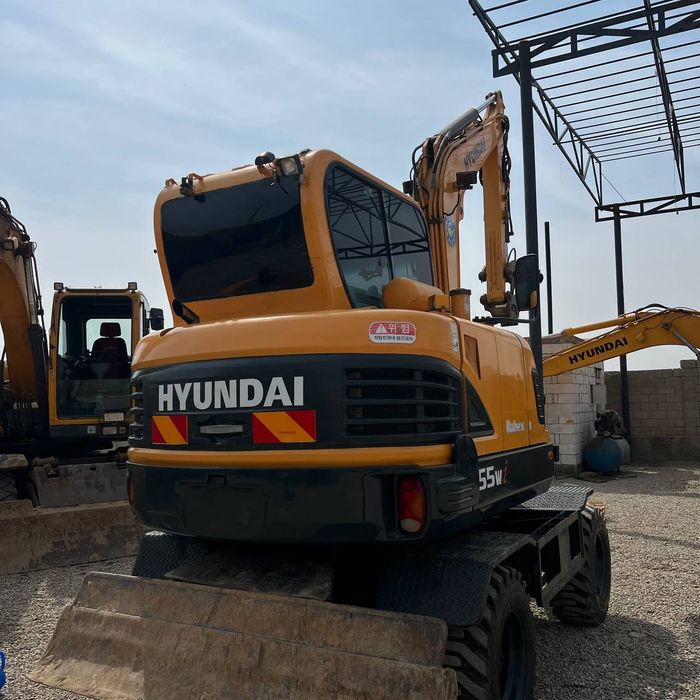 Hyundai w55 
Hyundai 55 w
Yili 2013
Motochas 18500
Narxi. 40