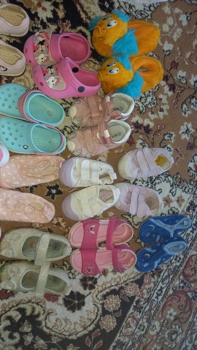 Vand încălțăminte bebe in stare ft buna