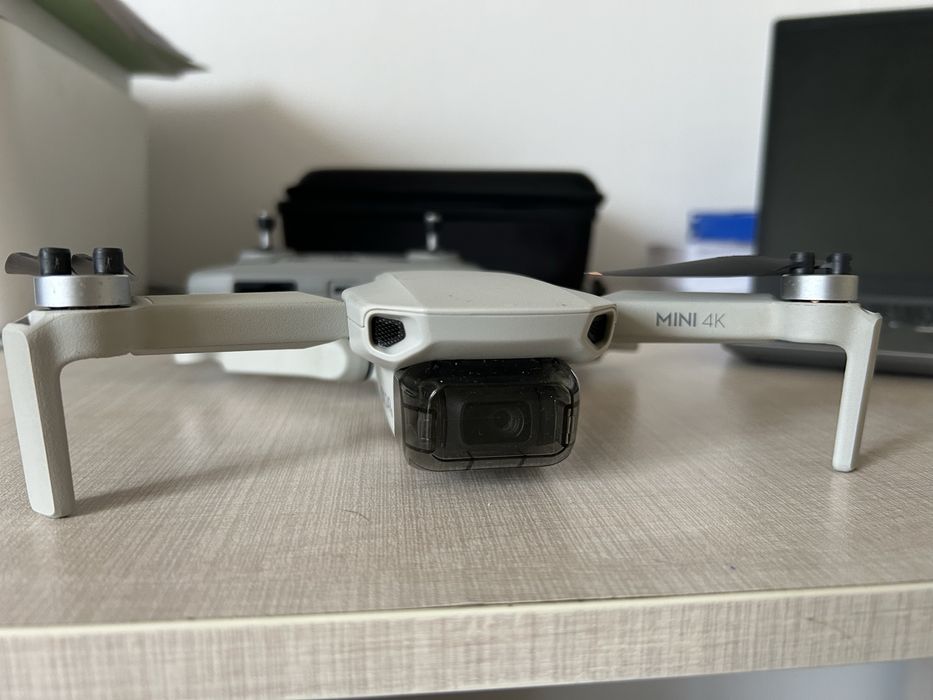 DJI Mini 4K – stare foarte bună – 77 km zburați – geantă cadou