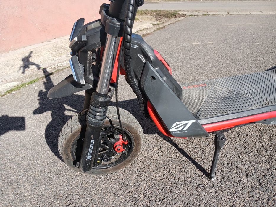 Trotineta electrica Segway ZT3 Pro  2025