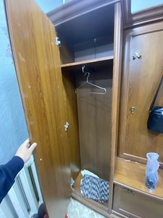 Продам шкаф с зеркалом район Океан самовызов