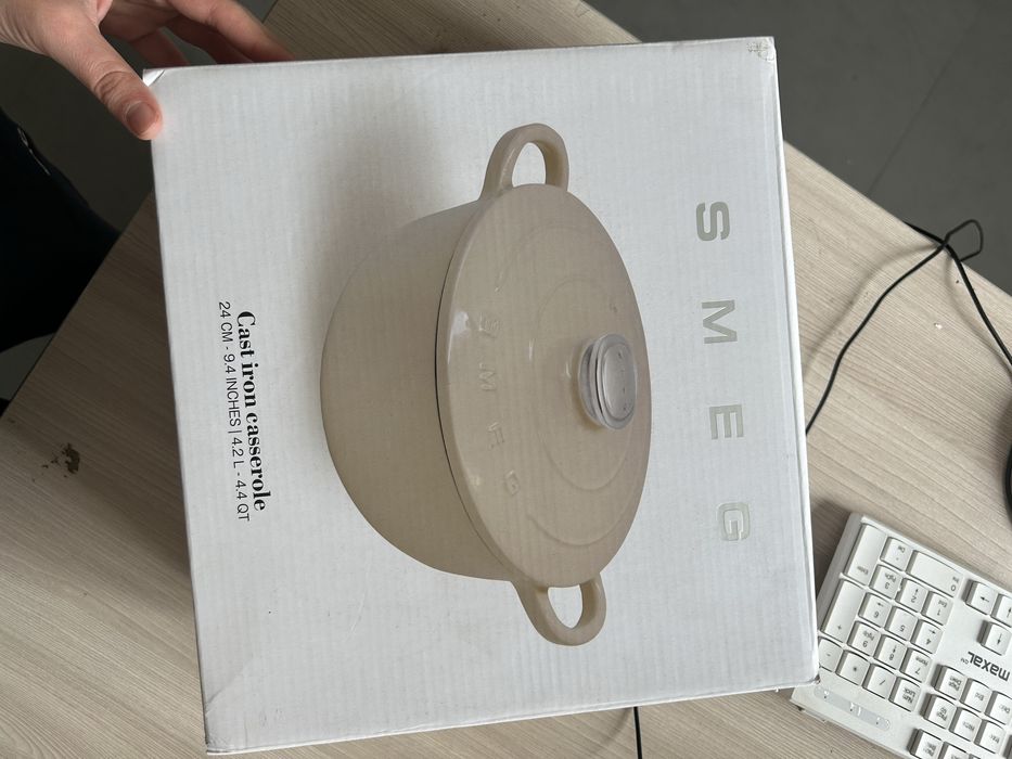 Smeg чугун казан бежевый