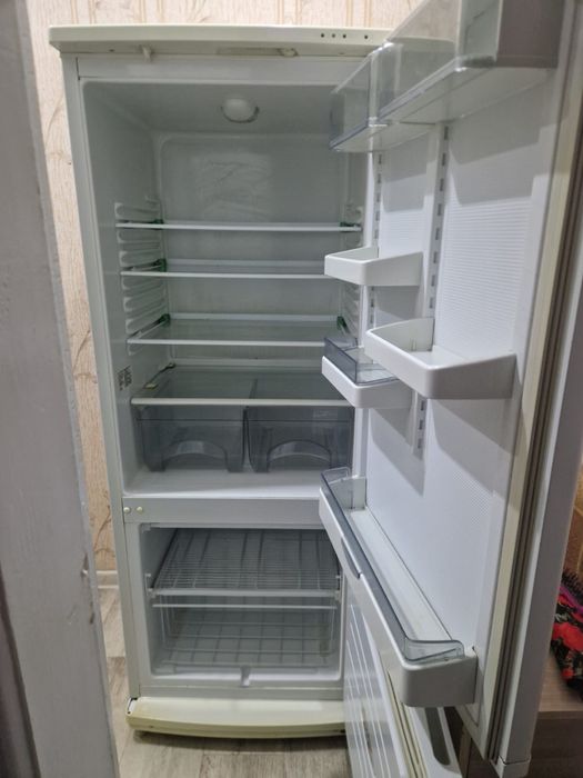 Холодильник двухкамерный