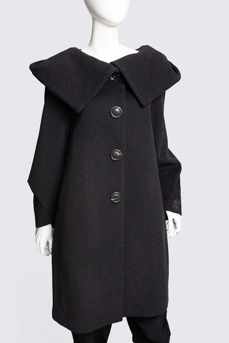 Вълнено дамско палто COP.COPINE със стилна и ефектна визия