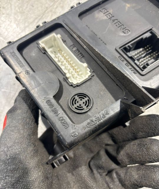 Calculator / Modul confort 8200 145 959 Dacia Logan prima generatie