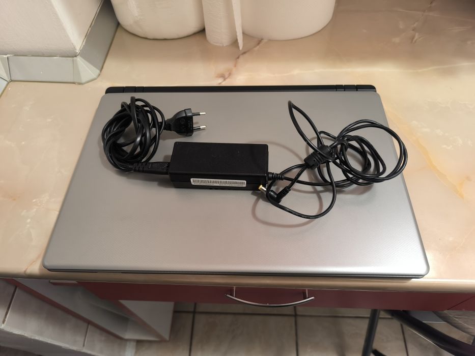 Laptop Medion  i3 ssd , hdd detalii in anunt