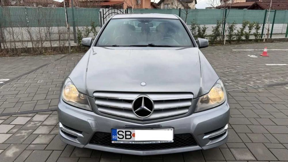 Vând Mercedes-Benz C250 2012