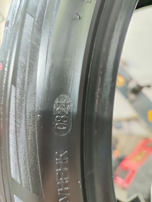 Летняя резина 275/35R20(2шт)