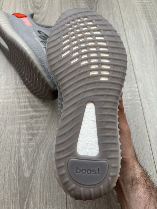 Yeezy Boost 350 V2 Tail Light