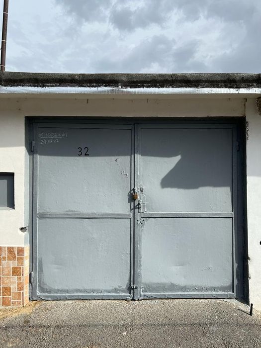 Vând Garaj auto din cărămidă proprietate pers.Suprafață teren 20,4 m.p