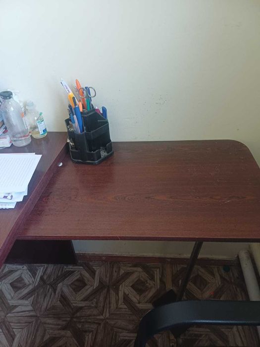 Стол письменный из дерева