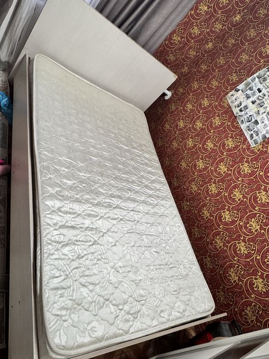 Продается кровать с матрасом