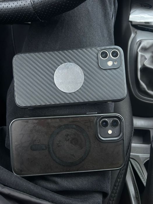 Продам два айфона 128 гб