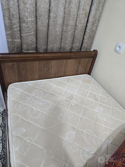 1-кишилик шкаф,кроват,4 тортмали камодь сотилади.Холати яхши тоза.
