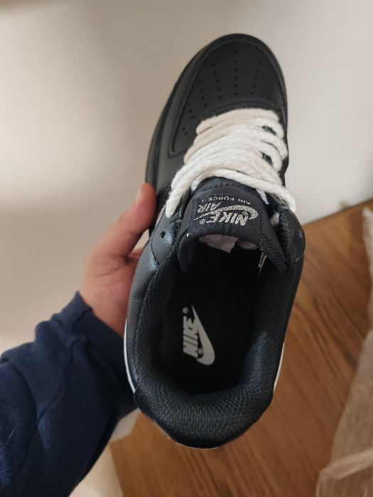 Adidasi noi de vanzare