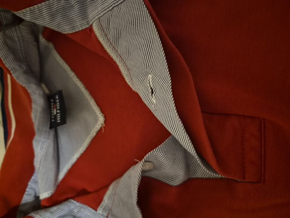 Дамска поло тениска Tommy Hilfiger – червена с якичка и райе детайли