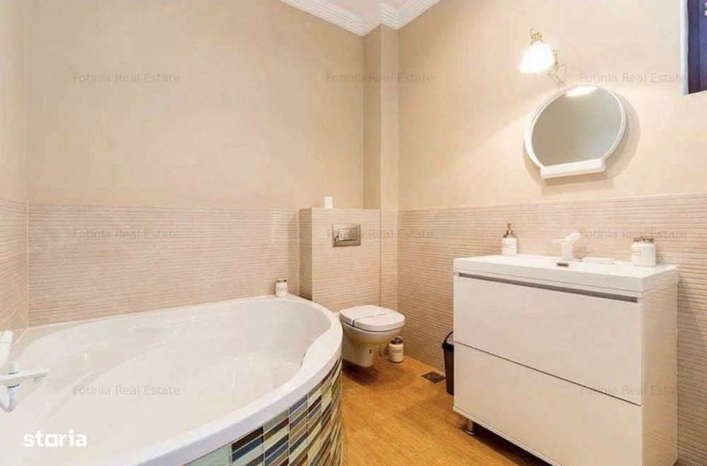 Penthouse cu 3 camere, balcon și garaj, central