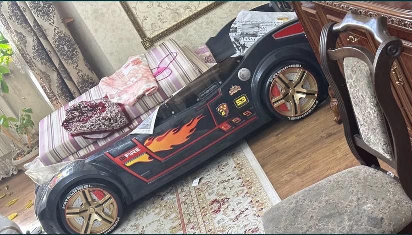 Кровать с комодом