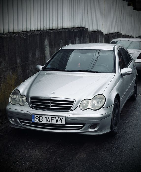 Vând schimb mercedes c 220 an 2006