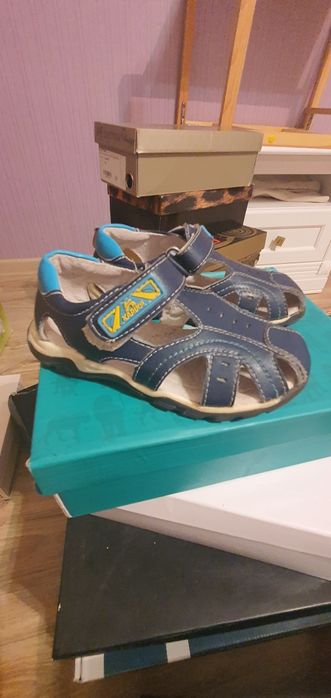 Сандалии, кроссовки