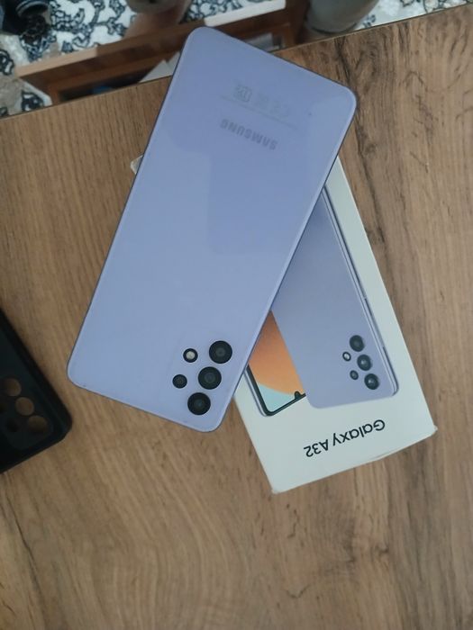 Телефон самсунг а32  4/128 сотилади без царапин