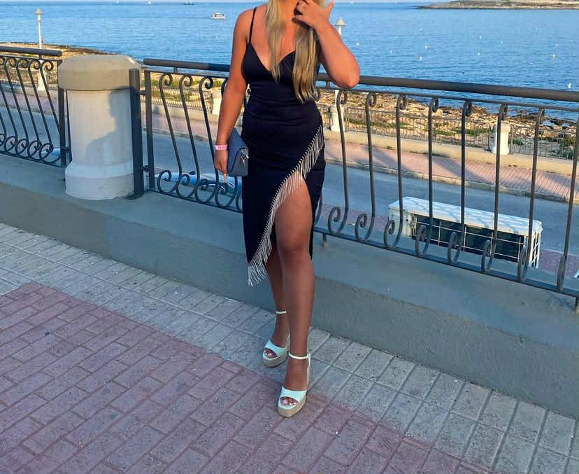 Rochie scurta cu slit