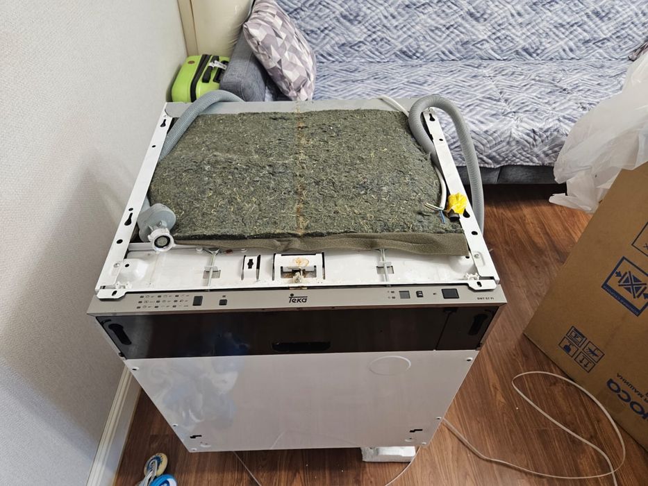 Продам посудомоечную машину