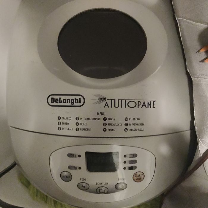 Mașina de făcut pâine De'Longhi