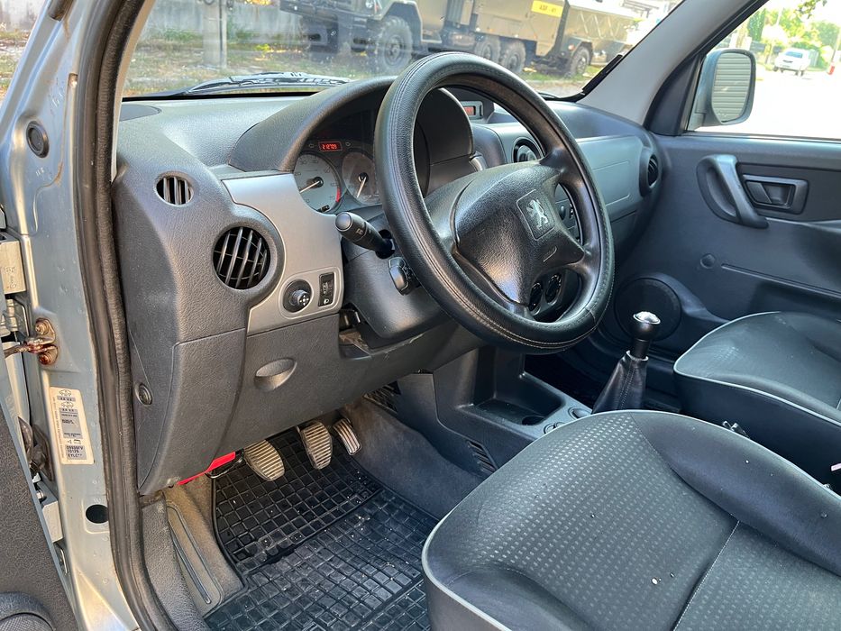 Продавам Peugeot Partner