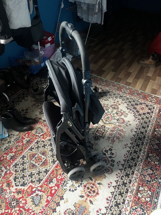 Продам коляску joie