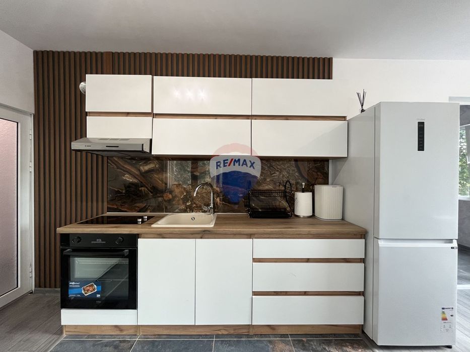 Продава се Тристаен апартамент в Варна, Младост 1 - 106 кв.м за 2076 €/кв.м - Снимка #1