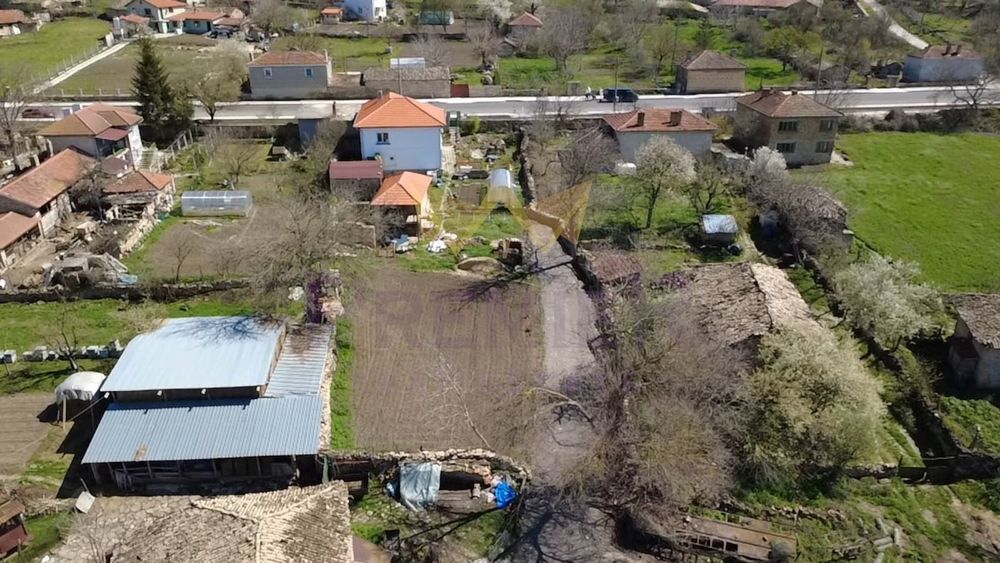 Парцел в Варна, област-с.Петровдол площ 515 цена 26000