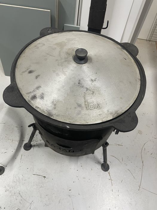 Казан чугунный с печкой