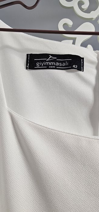 Красивое белое платье продам