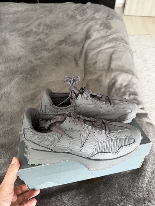 New Balance 327 culoare gri inchis marimea 37.5 noi originali