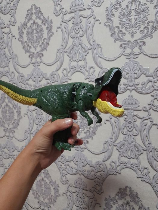 Прикольный динозавр