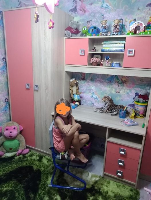 Спальный гарнитур для девочки.