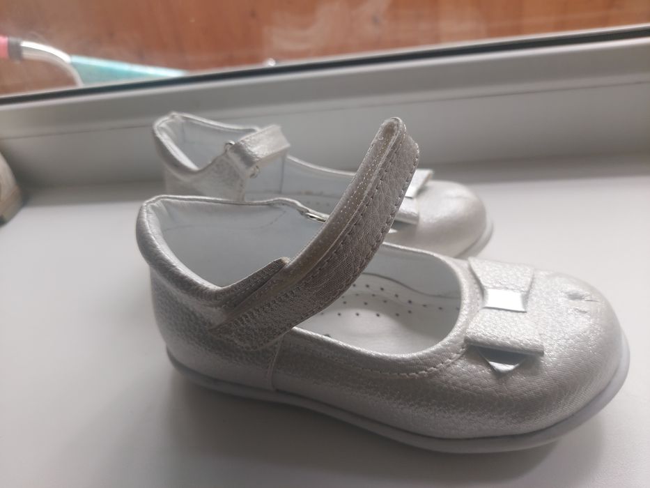 Продам детскую обувь