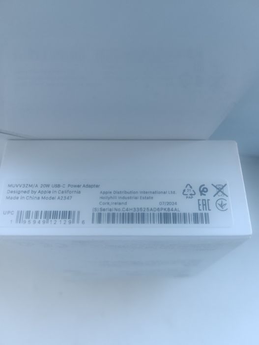 Продам адаптер на Айфон оригинал